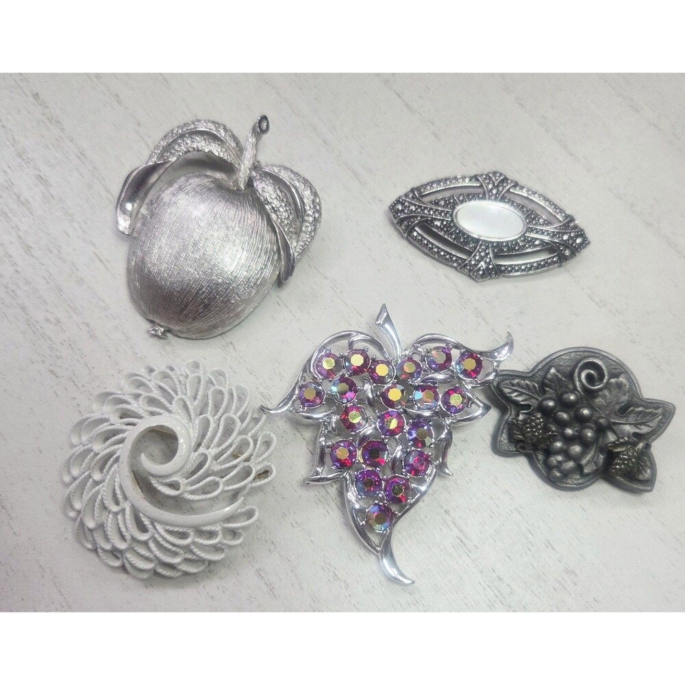Lot of 5 Brooches Mostly Silver Tone 2 SC, 1 Trifari, 2 Unbranded Vintage